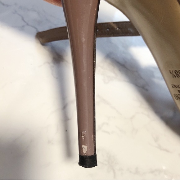 Valentino Rockstud Accents Patent Leather T-Strap Pumps Size: 8.5 - Picture 9 of 11